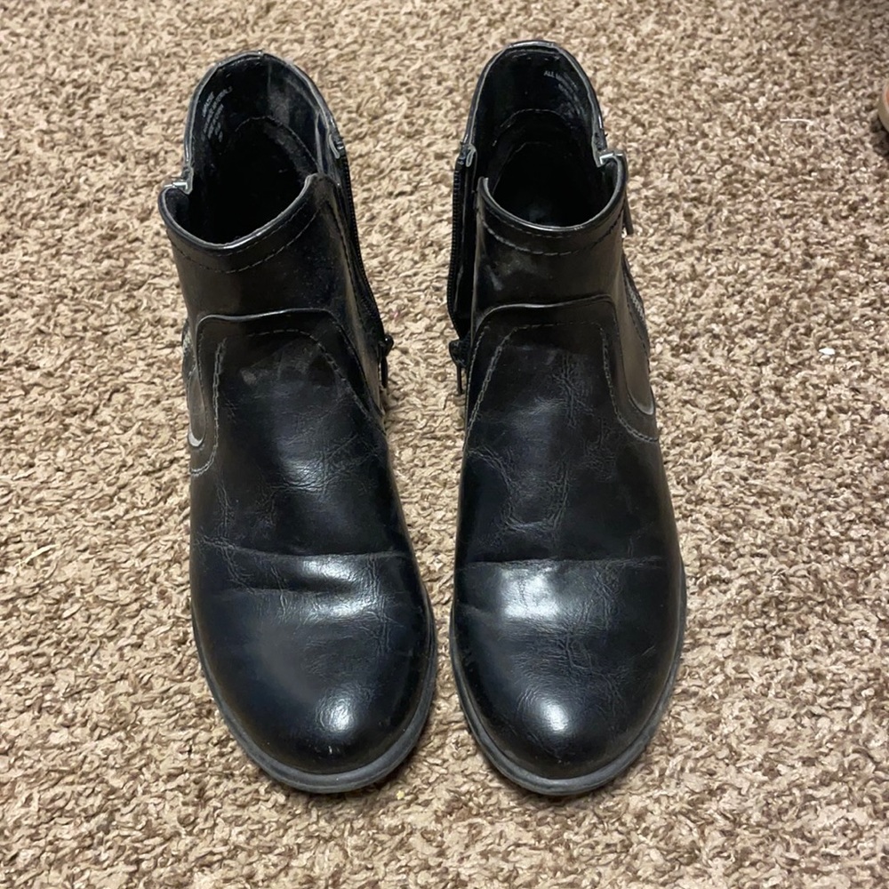 Unisa black booties